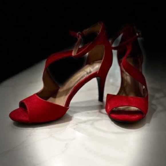 Sleek and Sexy Red heels from Dream Pairs Size 7 - Picture 2 of 4